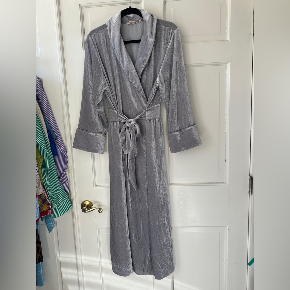 Soft surroundings gray velvet silk blend robe, med - Picture 3 of 8